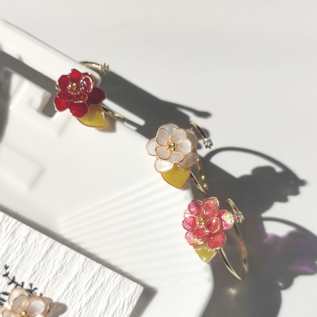 Camellia with Leaf Ring