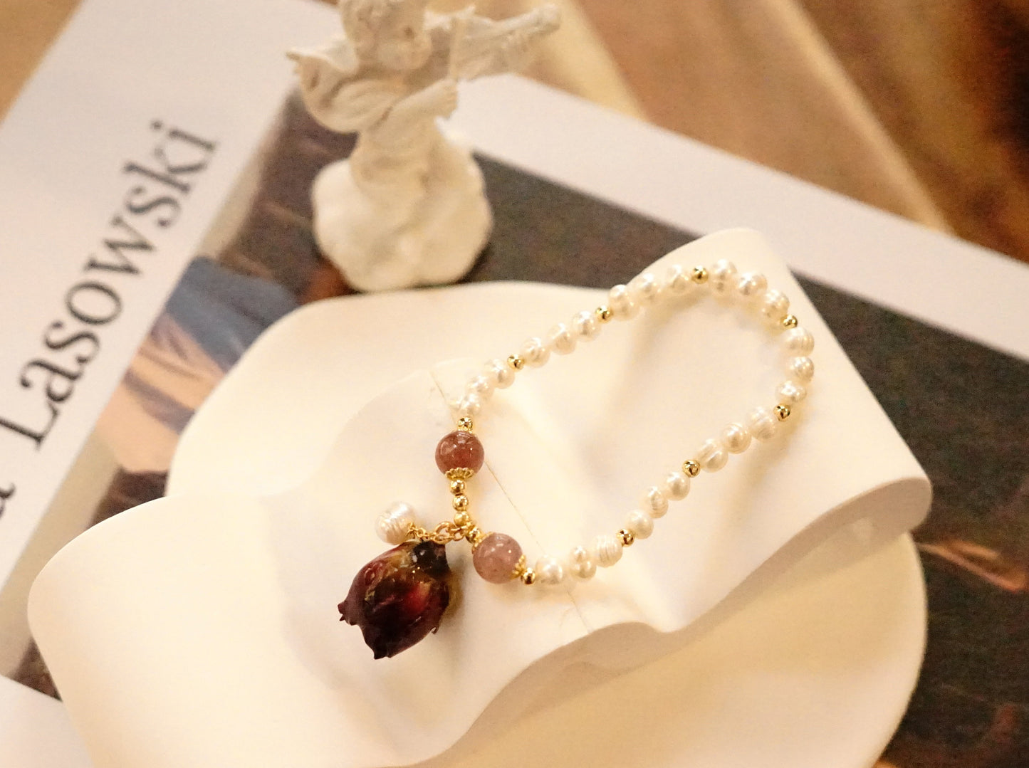 Roseate Elegance: Freshwater Pearls Bracelet with Two Rose Quartz Designs and Red Rose Pendant