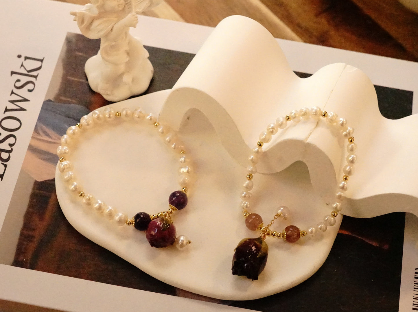 Roseate Elegance: Freshwater Pearls Bracelet with Two Rose Quartz Designs and Red Rose Pendant