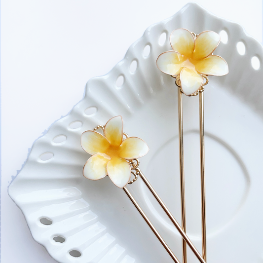 Frangipani Hairpin